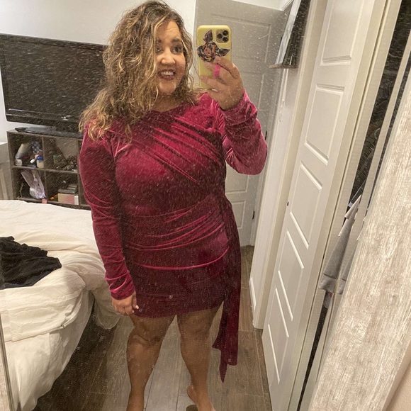 JessaKae Noor Magenta Dresses. Ordered 3 sizes. 2X fits 14/16 & 4X fits 18/20 - Picture 6 of 6